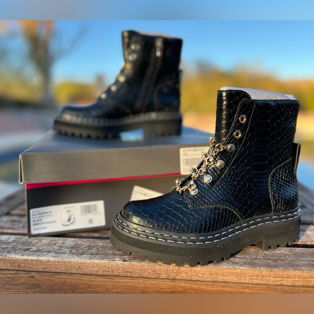 NIB Vince Camuto Women’s Black Popinta Chain Lugged Sole Boots Sz 5